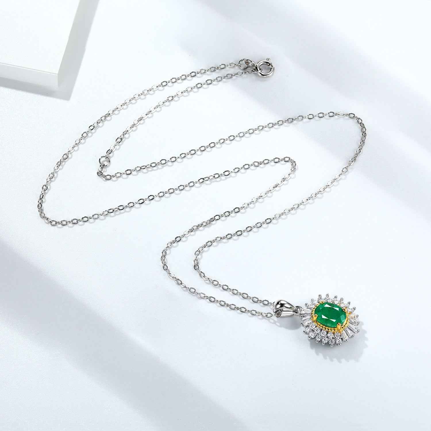Natural Emerald Pendant Feminine Minority Design Jewelry S925 Silver Chain